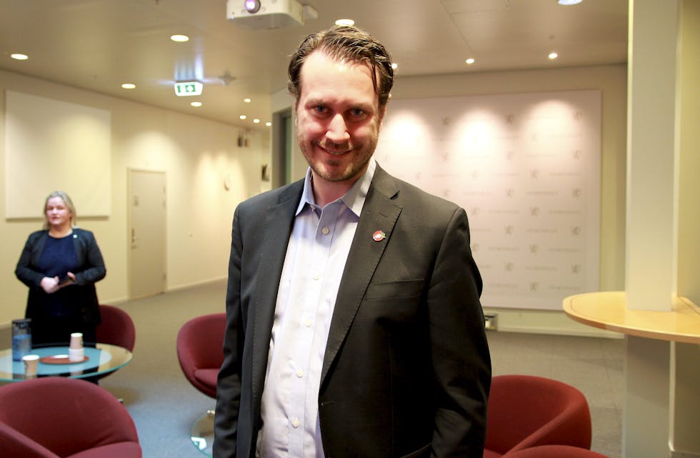 Helge André Njåstad (Frp) sit i kommunal- og forvaltningskomiteen på Stortinget. Han meiner fylka har gjort dårlege prioriteringar. Foto: Anne Sigrid Hundere