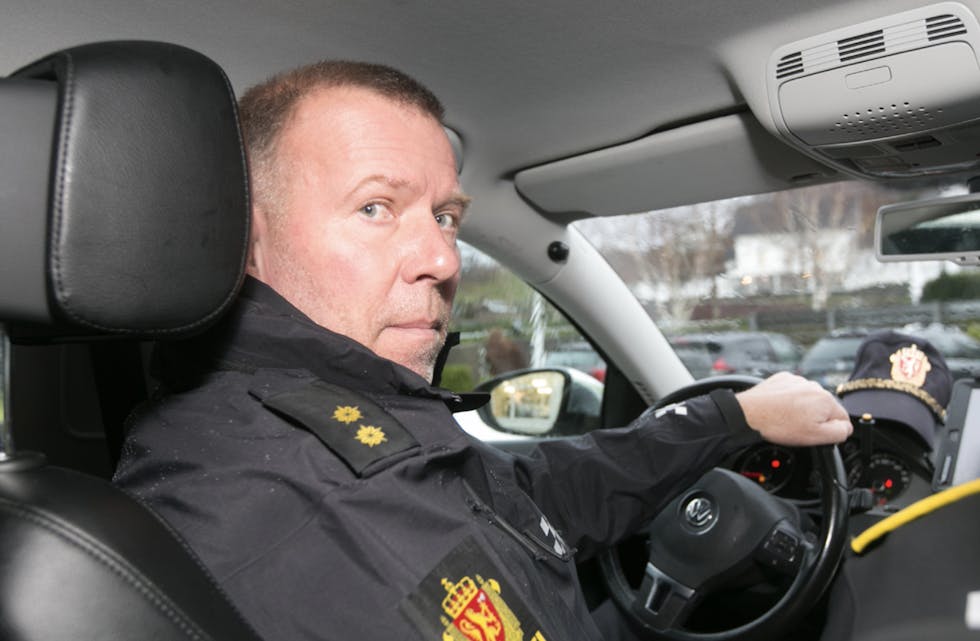 Svein Storebø, trafikkansvareleg ved Austevoll-politiet, ser særs alvorleg på trafikksikkerheita og lovar sterkare reaksjonar om køyretøy eller hengar ikkje er i stand etter forskriftene.