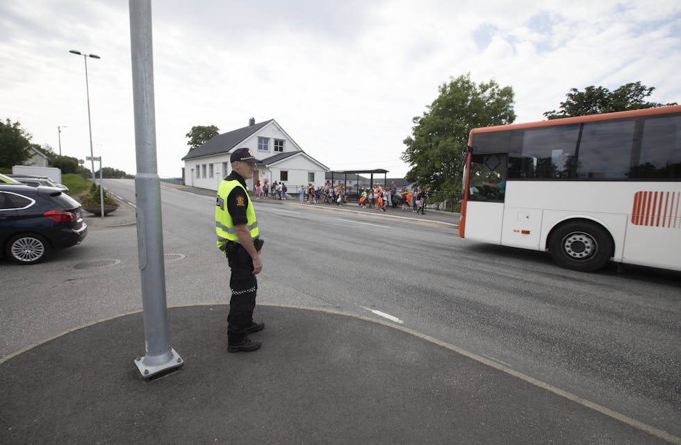 Austevoll-politiet rettar blikket sitt mot skulevegen. Tysdag var det Storebø sin tur, der mellom anna fart og mobilbruk vart sett nærare på.