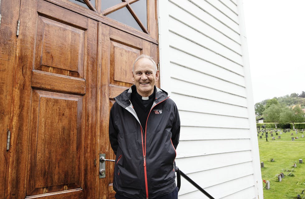 Roald Drønen har arbeidd 40 år i presteyrket, og pensjonerer i august frå stillinga som sokneprest i Fitjar Sokn.