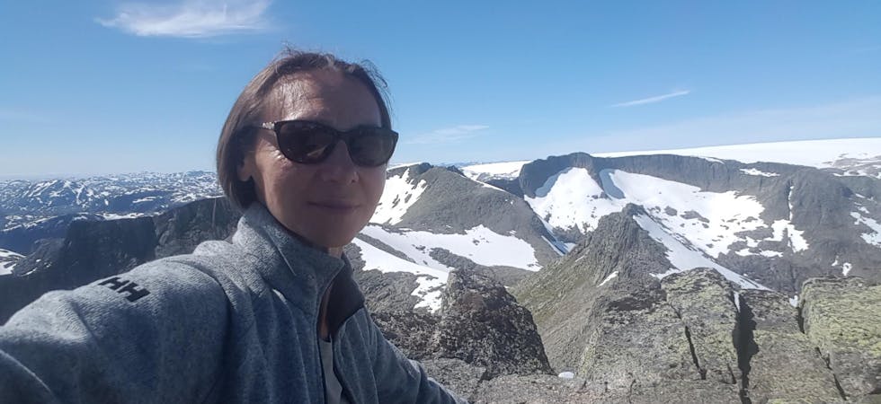 Svitlana Muratova meiner at så lenge du gjer det du likar og trivst, blir du lukkeleg i livet. Her er vekas baksideprat på toppen av 1426 meter høge Melderskin i Kvinnherad. 